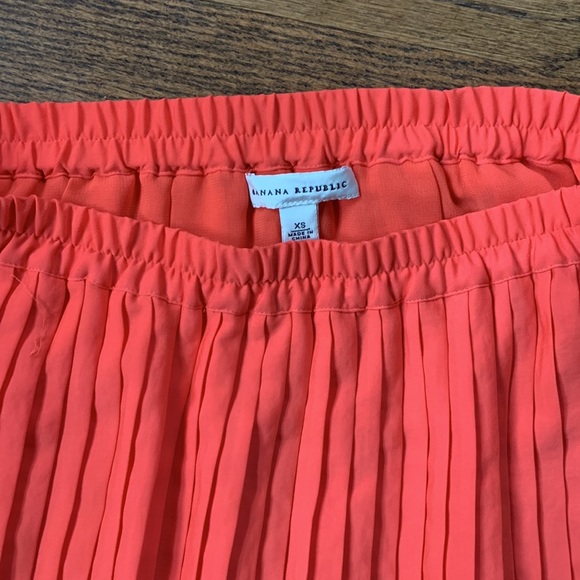 Banana Republic Midi Skirt XS - Picture 3 of 3